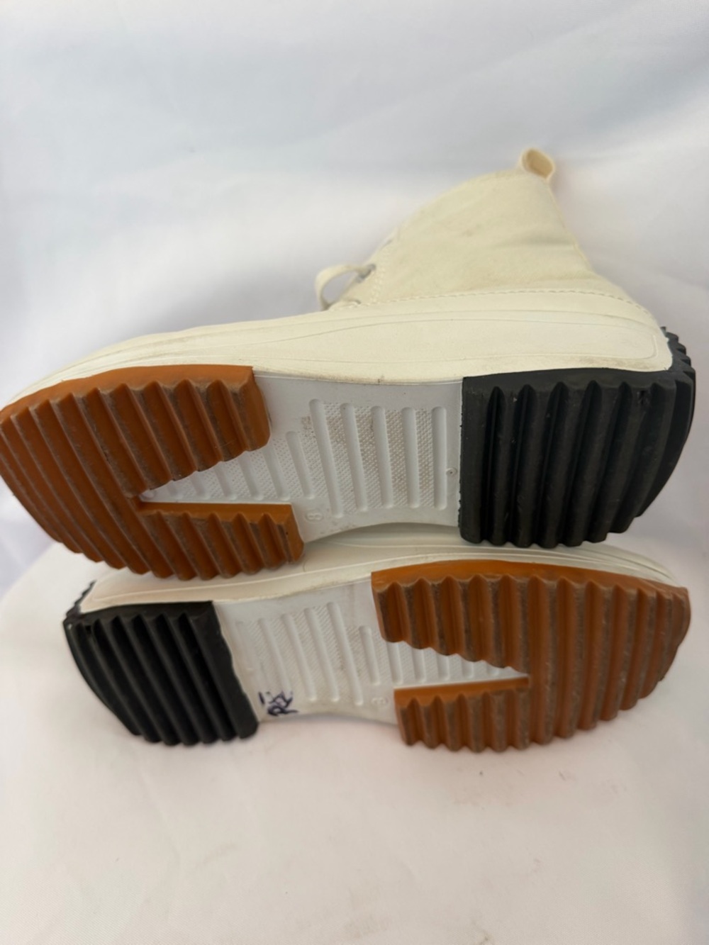 MADRAG Cream High-Top Lace-Up Platform Sneakers with Contrasting Lug Sole - Picture 13 of 15
